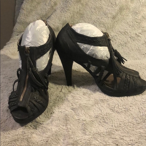 Mark.. By Avon Tassle Heels Black w/ Antique Zip - Picture 4 of 8